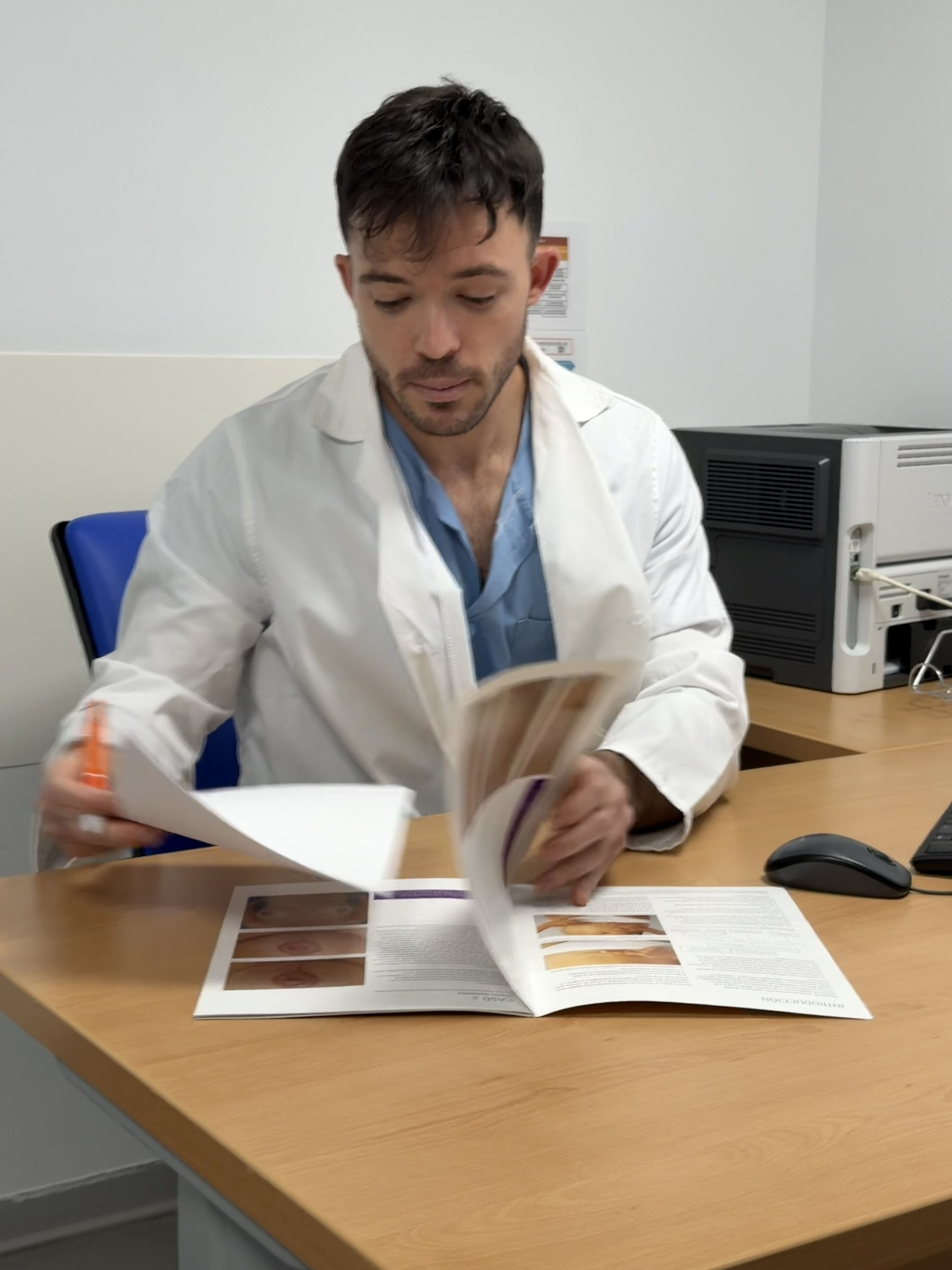 Dr. Asenjo en el hospital